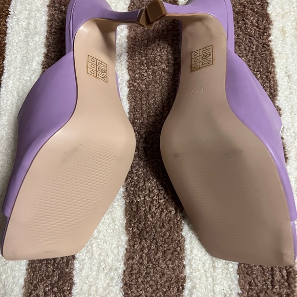 Trendy Square Heels - Picture 3 of 3